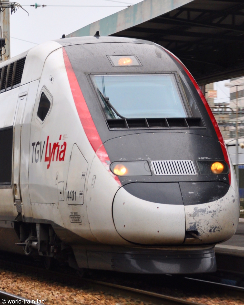 リヨン駅に入線する TGV Lyria